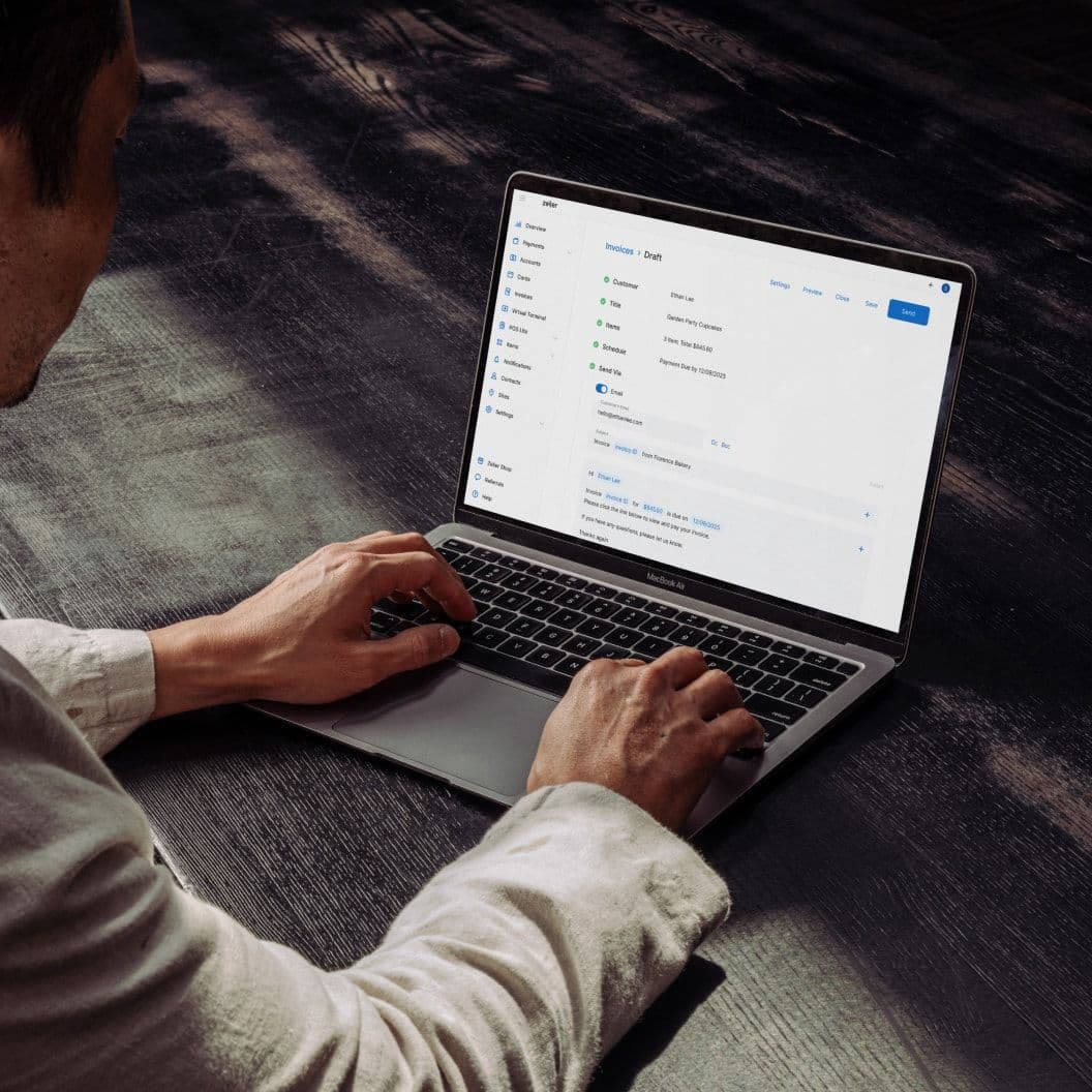 Zeller - Invoice creation on laptop. Access online invoices on the desktop dashboard.