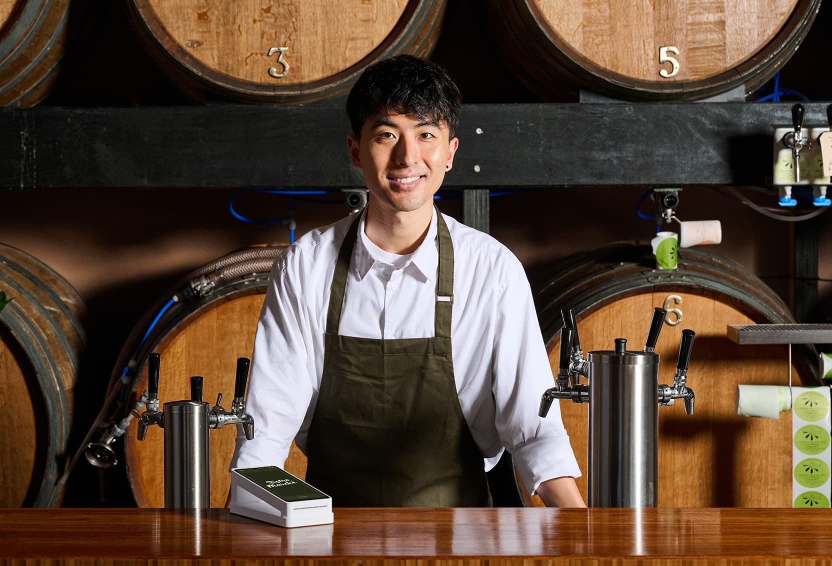 Zeller - Merchant with Terminal 2 in White on Dock, wine