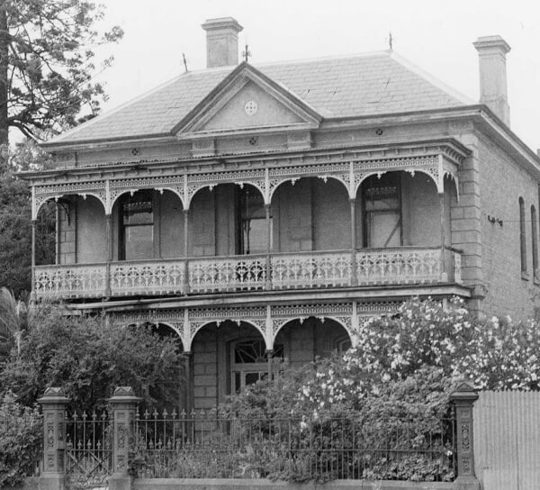 zeller-welcome-to-inglewood-house-opposite-town-hall